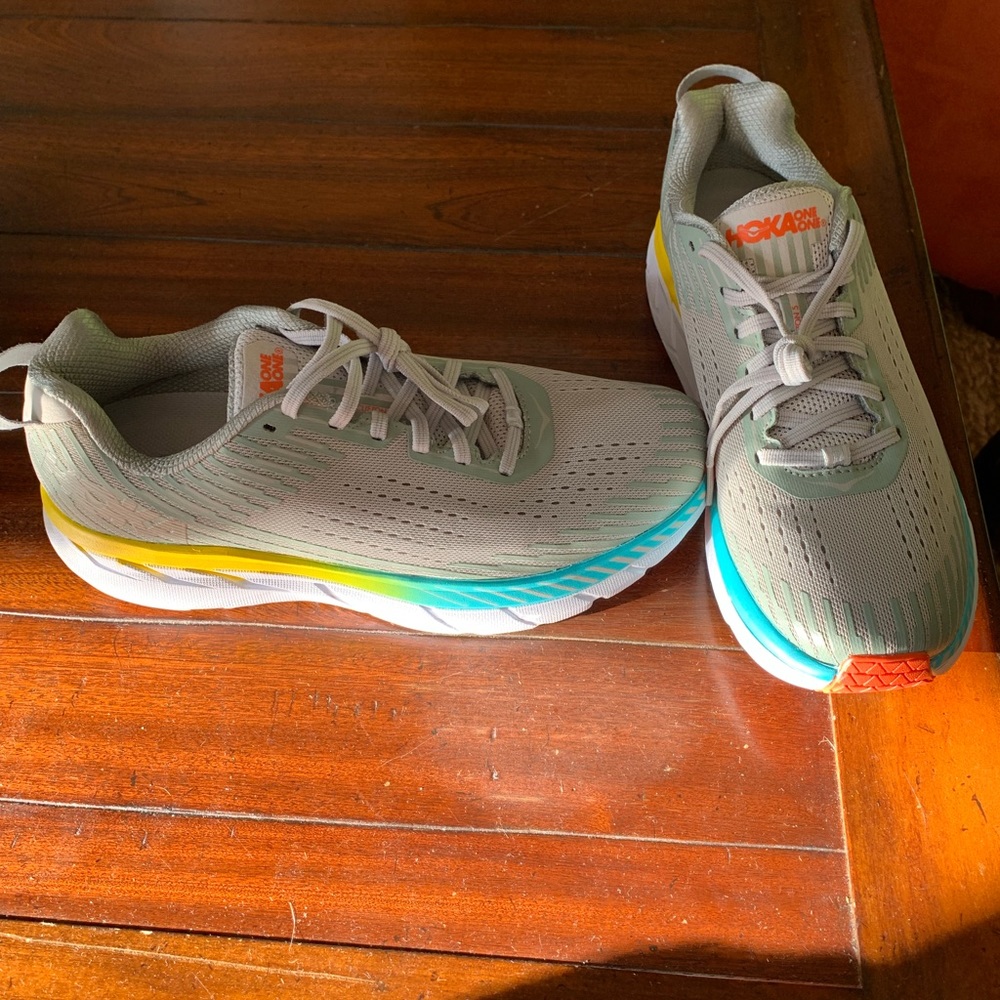 Brand new never worn HOKA ONE ONE CLIFTON 5 women shoe